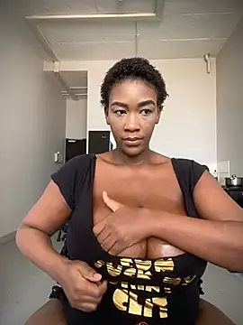 Snapshot of GiantClithpee chatting on 28, 2, 2025 GiantClithpee online show from 28, 2, 2025