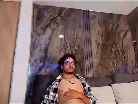 Snapshot of EnzoDarkwood chatting on 2, 12, 2025 EnzoDarkwood online show from 2, 12, 2025