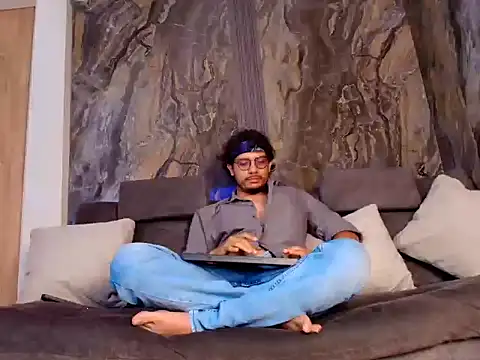 Snapshot of EnzoDarkwood chatting on 5, 12, 2025 EnzoDarkwood online show from 5, 12, 2025