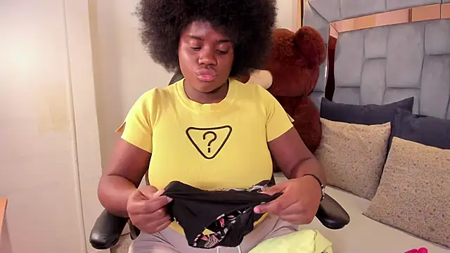 Snapshot of liarosee11 chatting on 14, 12, 2025 liarosee11 online show from 14, 12, 2025