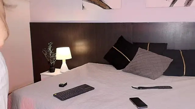 Snapshot of ViennaMilf chatting on 5, 12, 2025 ViennaMilf online show from 5, 12, 2025