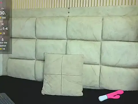 Snapshot of ValeryMorales chatting on 4, 12, 2025 ValeryMorales online show from 4, 12, 2025