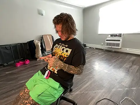 Snapshot of Tatertats chatting on 4, 12, 2025 Tatertats online show from 4, 12, 2025