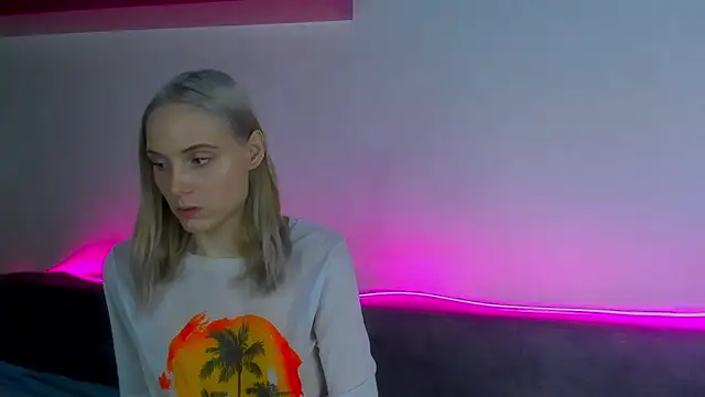 Snapshot of Gina_Gina_love chatting on 5, 12, 2025 Gina Gina love online show from 5, 12, 2025