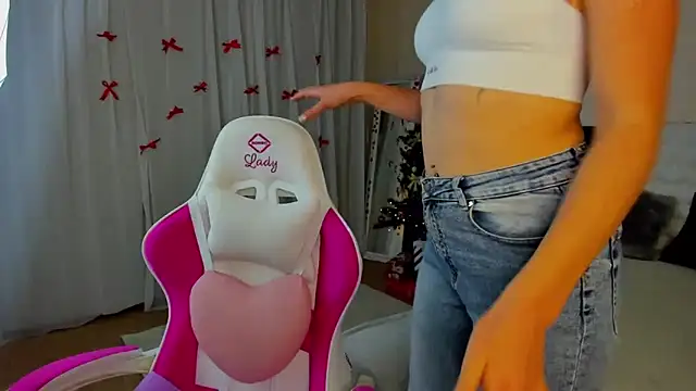 KiraNeeww online show from 18, 12, 2025