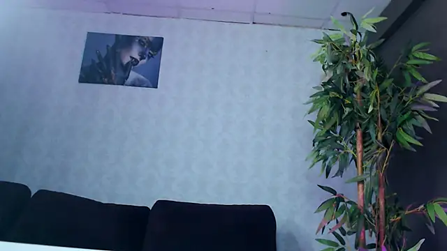 Snapshot of SilviaVanda chatting on 14, 12, 2025 SilviaVanda online show from 14, 12, 2025