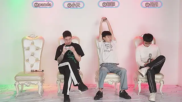 Snapshot of OUBA-boy chatting on 4, 12, 2025 OUBA-boy online show from 4, 12, 2025