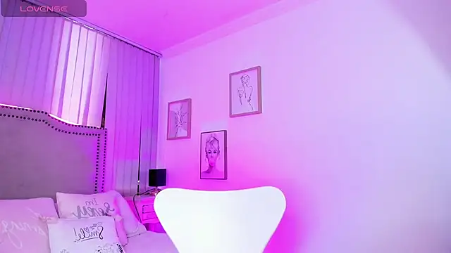 Snapshot of lya__brown chatting on 13, 7, 2026 lya brown online show from 13, 7, 2026