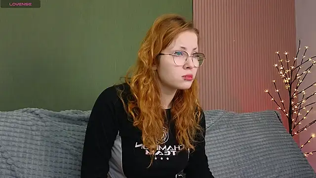 Snapshot of Sofie_Burn chatting on 15, 12, 2025 Sofie Burn online show from 15, 12, 2025