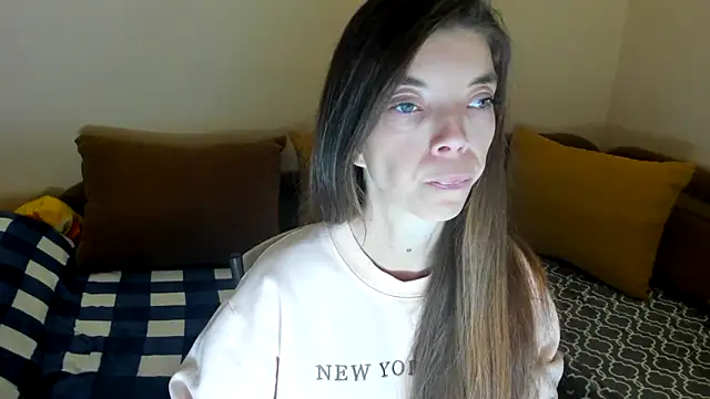 Snapshot of LikaAliston chatting on 19, 12, 2025 LikaAliston online show from 19, 12, 2025