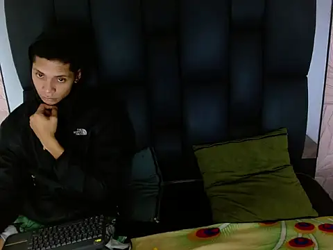 Snapshot of Axel_Marcu chatting on 14, 12, 2025 Axel Marcu online show from 14, 12, 2025