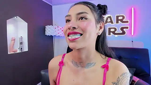 Snapshot of miss_monserrat chatting on 15, 12, 2025 miss monserrat online show from 15, 12, 2025