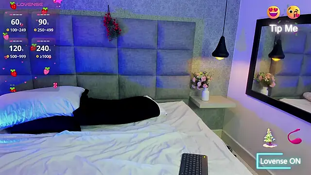 Snapshot of emilyy_r chatting on 17, 12, 2025 emilyy r online show from 17, 12, 2025