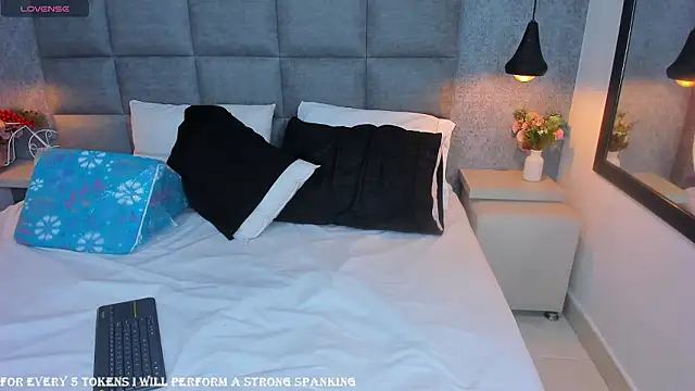 Snapshot of emilyy_r chatting on 7, 2, 2026 emilyy r online show from 7, 2, 2026