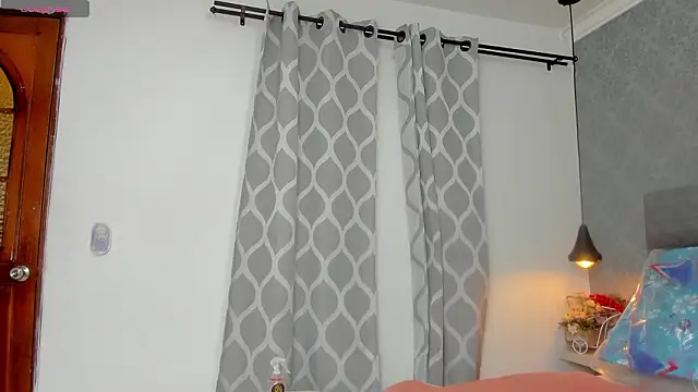 Snapshot of emilyy_r chatting on 23, 2, 2026 emilyy r online show from 23, 2, 2026