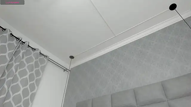 Snapshot of emilyy_r chatting on 27, 2, 2026 emilyy r online show from 27, 2, 2026