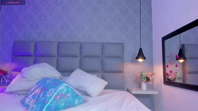 Snapshot of emilyy_r chatting on 28, 2, 2026 emilyy r online show from 28, 2, 2026