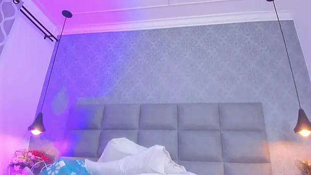 Snapshot of emilyy_r chatting on 5, 3, 2026 emilyy r online show from 5, 3, 2026