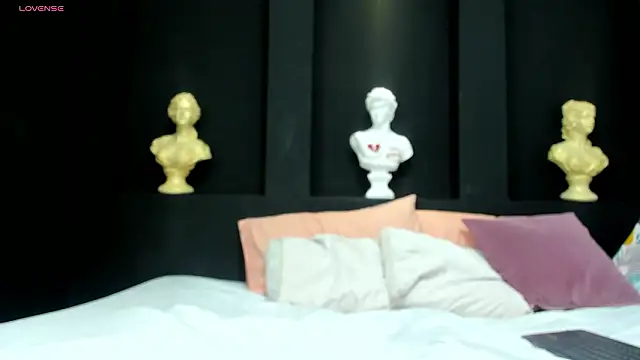 Snapshot of emilyy_r chatting on 13, 3, 2026 emilyy r online show from 13, 3, 2026