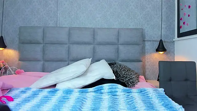 Snapshot of emilyy_r chatting on 10, 4, 2026 emilyy r online show from 10, 4, 2026