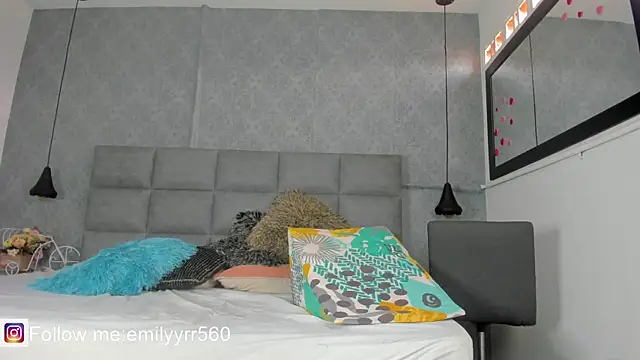 Snapshot of emilyy_r chatting on 15, 4, 2026 emilyy r online show from 15, 4, 2026