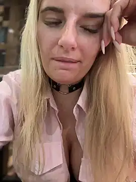 Snapshot of Betsy chatting on 15, 12, 2024 Betsy online show from 15, 12, 2024