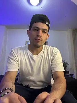 Snapshot of williamsmiiths16 chatting on 16, 12, 2025 williamsmiiths16 online show from 16, 12, 2025