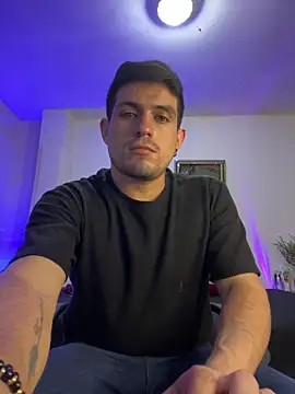 Snapshot of williamsmiiths16 chatting on 19, 12, 2025 williamsmiiths16 online show from 19, 12, 2025