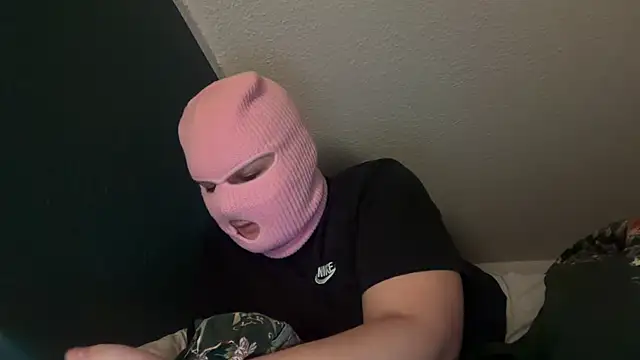 Snapshot of sluddykenna chatting on 15, 12, 2025 sluddykenna online show from 15, 12, 2025