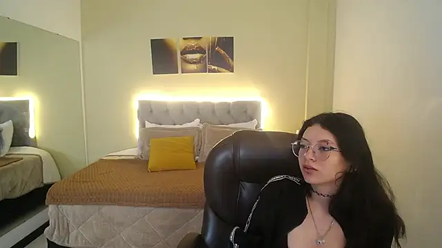 Snapshot of Eros_Nyx_ chatting on 18, 12, 2025 Eros Nyx online show from 18, 12, 2025