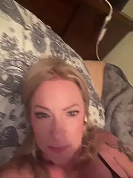 Snapshot of sinfulsara chatting on 5, 12, 2025 sinfulsara online show from 5, 12, 2025