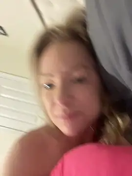 Snapshot of sinfulsara chatting on 18, 12, 2025 sinfulsara online show from 18, 12, 2025