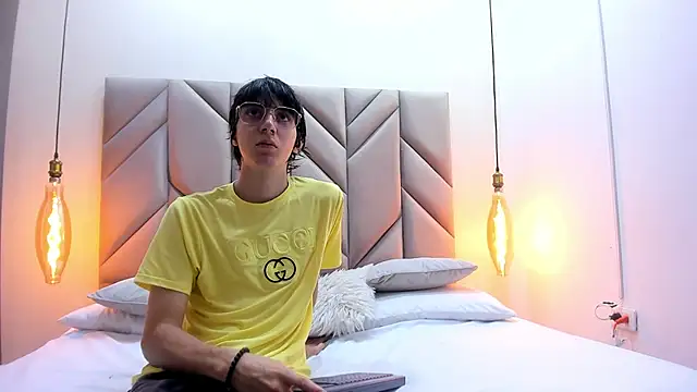 Snapshot of JeffBellfort chatting on 13, 12, 2025 JeffBellfort online show from 13, 12, 2025