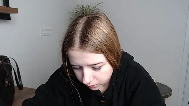 Snapshot of SweetBellaa_ chatting on 5, 12, 2025 SweetBellaa online show from 5, 12, 2025