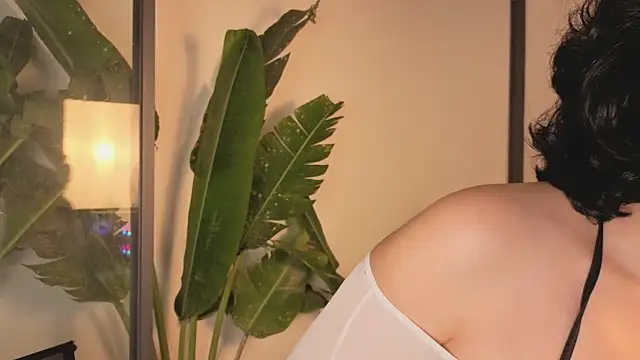 Snapshot of LumiYume chatting on 19, 12, 2025 LumiYume online show from 19, 12, 2025