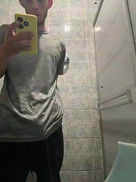 Snapshot of yisushotlarge chatting on 14, 12, 2025 yisushotlarge online show from 14, 12, 2025