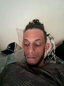 Snapshot of yisushotlarge chatting on 15, 12, 2025 yisushotlarge online show from 15, 12, 2025