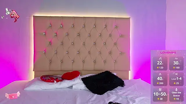 EmmaLawrence  online show from 9, 3, 2026