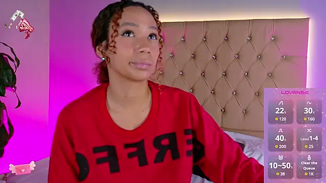 EmmaLawrence  online show from 10, 3, 2026