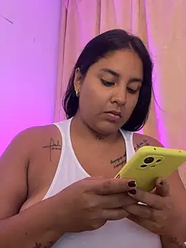 Snapshot of YenthCorona chatting on 24, 4, 2026 YenthCorona online show from 24, 4, 2026