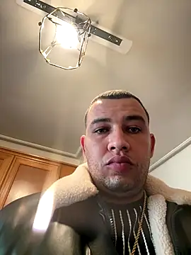 Snapshot of doble_19 chatting on 4, 12, 2025 doble 19 online show from 4, 12, 2025