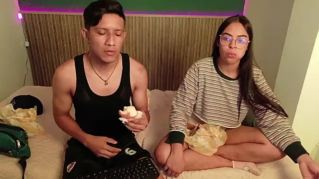 Snapshot of Violet_and_Dylan chatting on 14, 12, 2025 Violet and Dylan online show from 14, 12, 2025