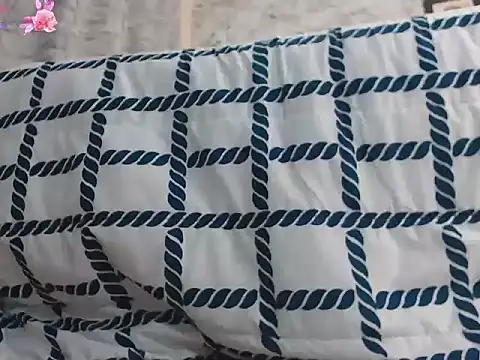 Snapshot of JulietaHazze_ chatting on 14, 12, 2025 JulietaHazze online show from 14, 12, 2025