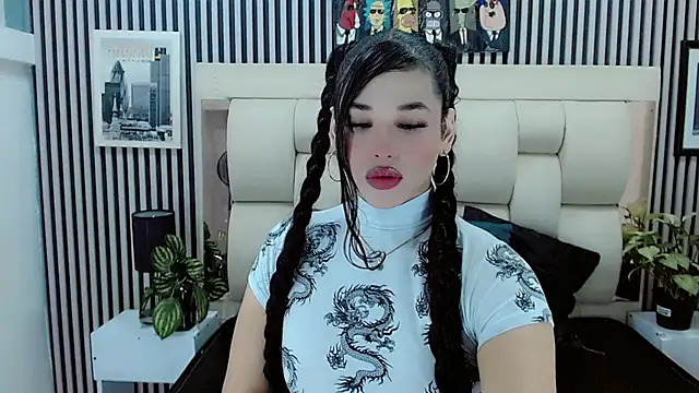 Snapshot of Irenne_Rouss chatting on 5, 12, 2025 Irenne Rouss online show from 5, 12, 2025