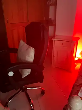 Snapshot of EmiHarrys chatting on 15, 12, 2025 EmiHarrys online show from 15, 12, 2025