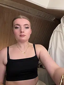 Snapshot of MilaLuxe chatting on 16, 12, 2025 MilaLuxe online show from 16, 12, 2025