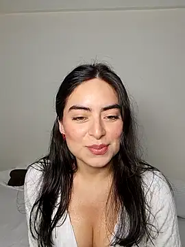 Snapshot of saasha_Petit chatting on 3, 2, 2026 saasha Petit online show from 3, 2, 2026