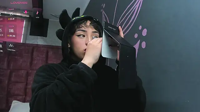 Kiara Fox   online show from 19, 2, 2026