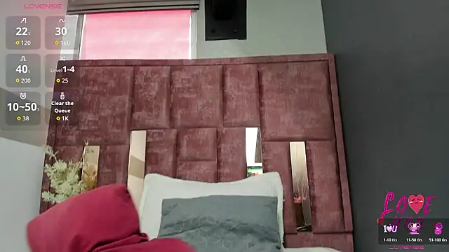 Kiara Fox   online show from 5, 3, 2026