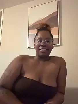 Snapshot of lovelytip chatting on 16, 12, 2025 lovelytip online show from 16, 12, 2025